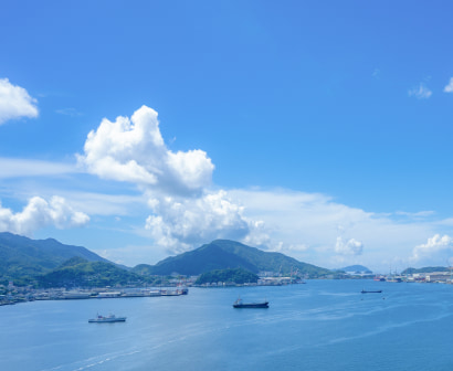 仕入れから輸出、現地販売まで一貫対応し、海外展開を支える海上輸送と安定した物流体制のイメージ